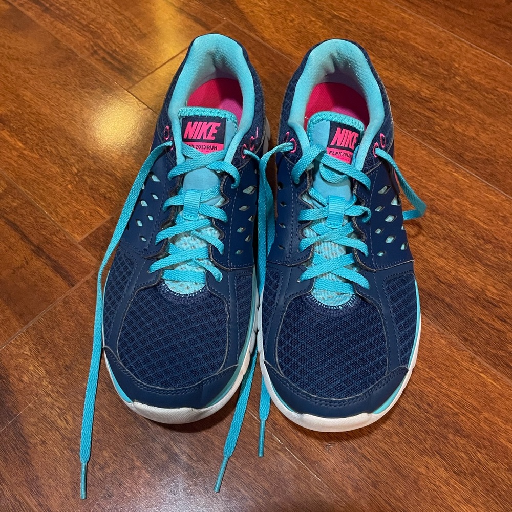 2013 Nike Flex Run Tennis Shoes || Navy Blue, Turquoise, and Pink || 8.5 Size